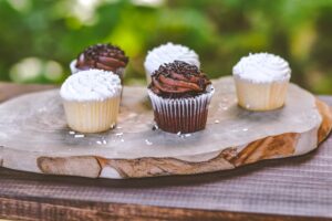 cup cakes vanilla and chocolate